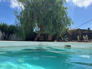 Pool - Casita Coco: Peaceful Boutique Retreat with Heated Pool & Private Terrace (Guatiza)