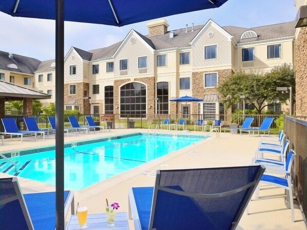 Pool - Pet Friendly Stay | Outdoor Pool | Free Breakfast | Near Riverside Park- 1.6 mi (Auburn Hills)
