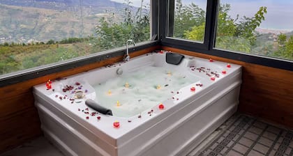 Trabzon’da Jakuzili Deniz, Dağ Manzaralı Bungalov
