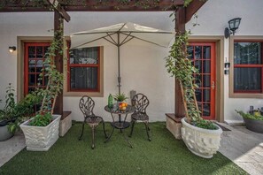 Terrace/patio - Santorini Patio Suite 1Bed/2Bath/1K - DT - Hot Tub (Fort Lauderdale)