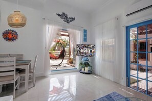 Interior - Santorini Patio Suite 1Bed/2Bath/1K - DT - Hot Tub (Fort Lauderdale)