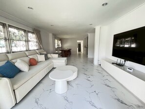 Living area - Near Airport Rooms 2800 1800 300 (Bangkok)