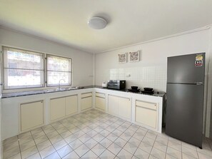 House, 4 Bedrooms, Pets allowed, Garden View | Private kitchen - Near Airport Rooms 2800 1800 300 (Bangkok)