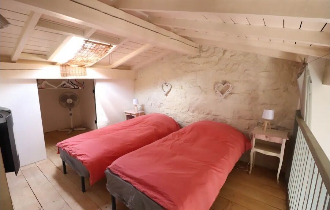 3 bedrooms, iron/ironing board, travel crib, bed sheets