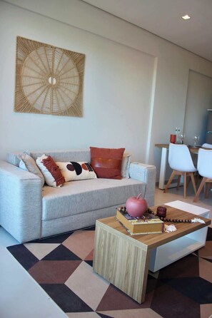 Apartamento, balcón, vistas a la ciudad | Zona de estar