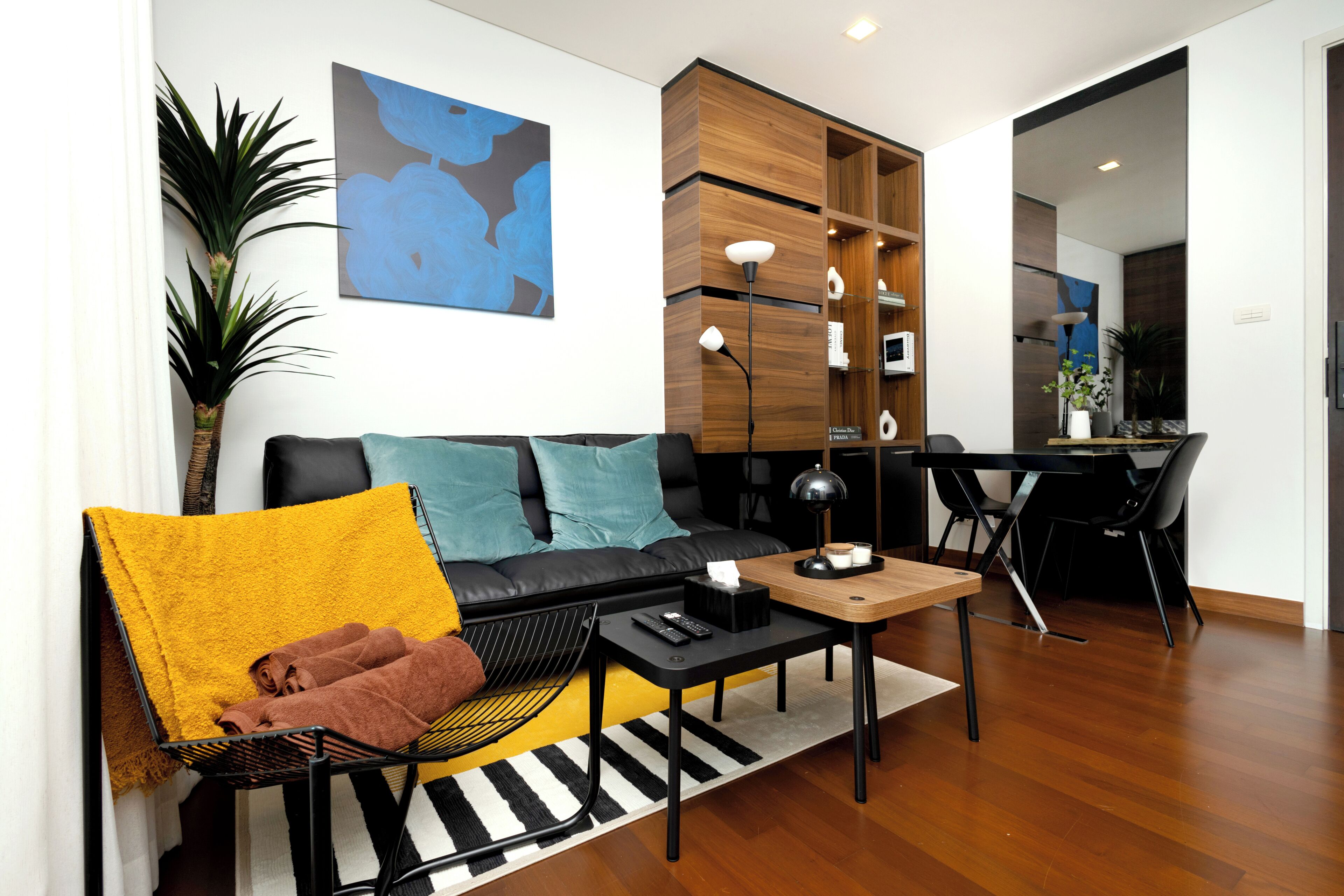 Best Location: Less Than 5 Mins To Thonglor Bts! Gym/swimming Pool Access. - Bangkok