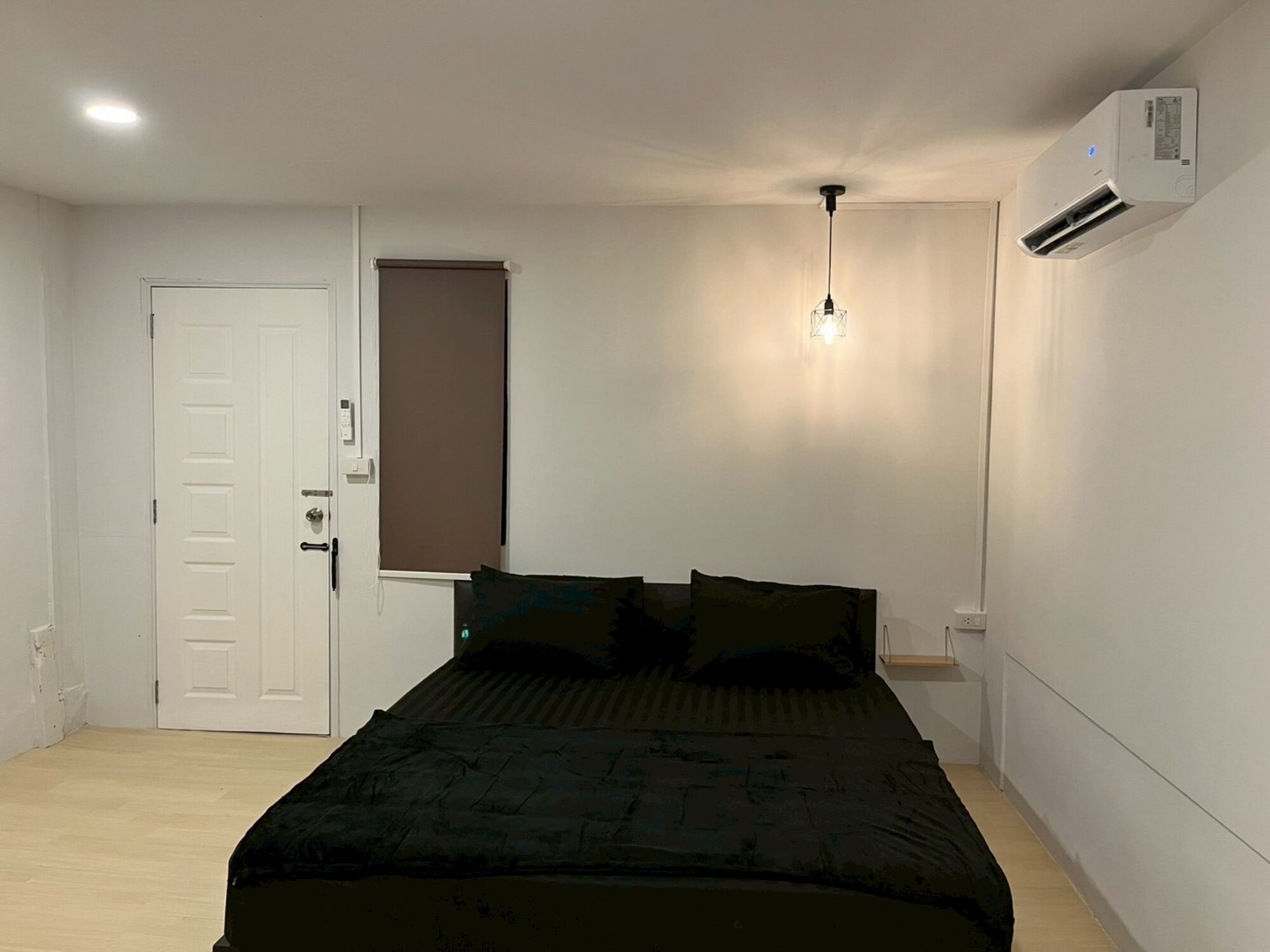 Standard Room, 1 King Bed, City View