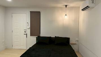 Standard Room, 1 King Bed, City View