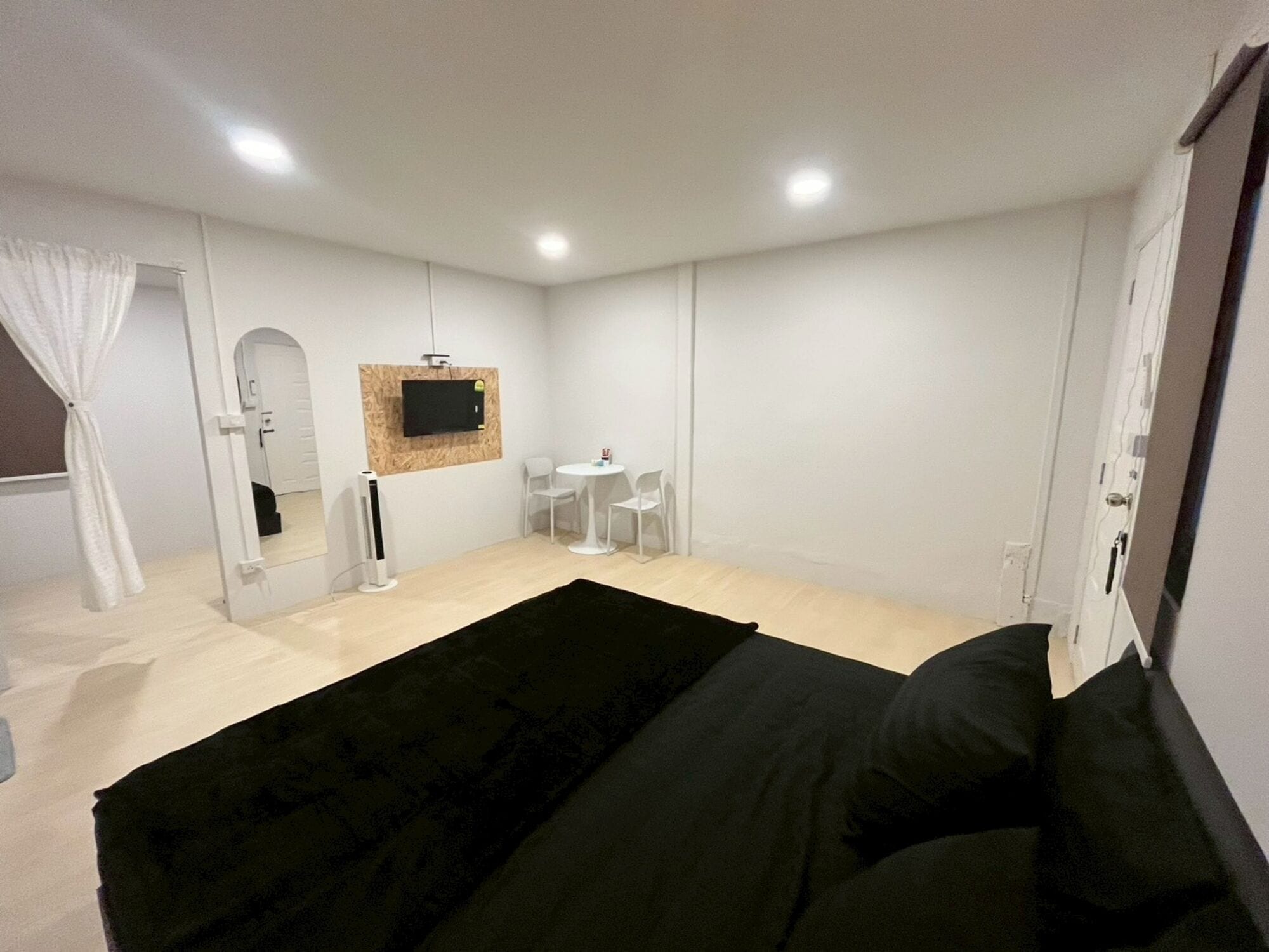 Standard Room, 1 King Bed, City View | WiFi (free)