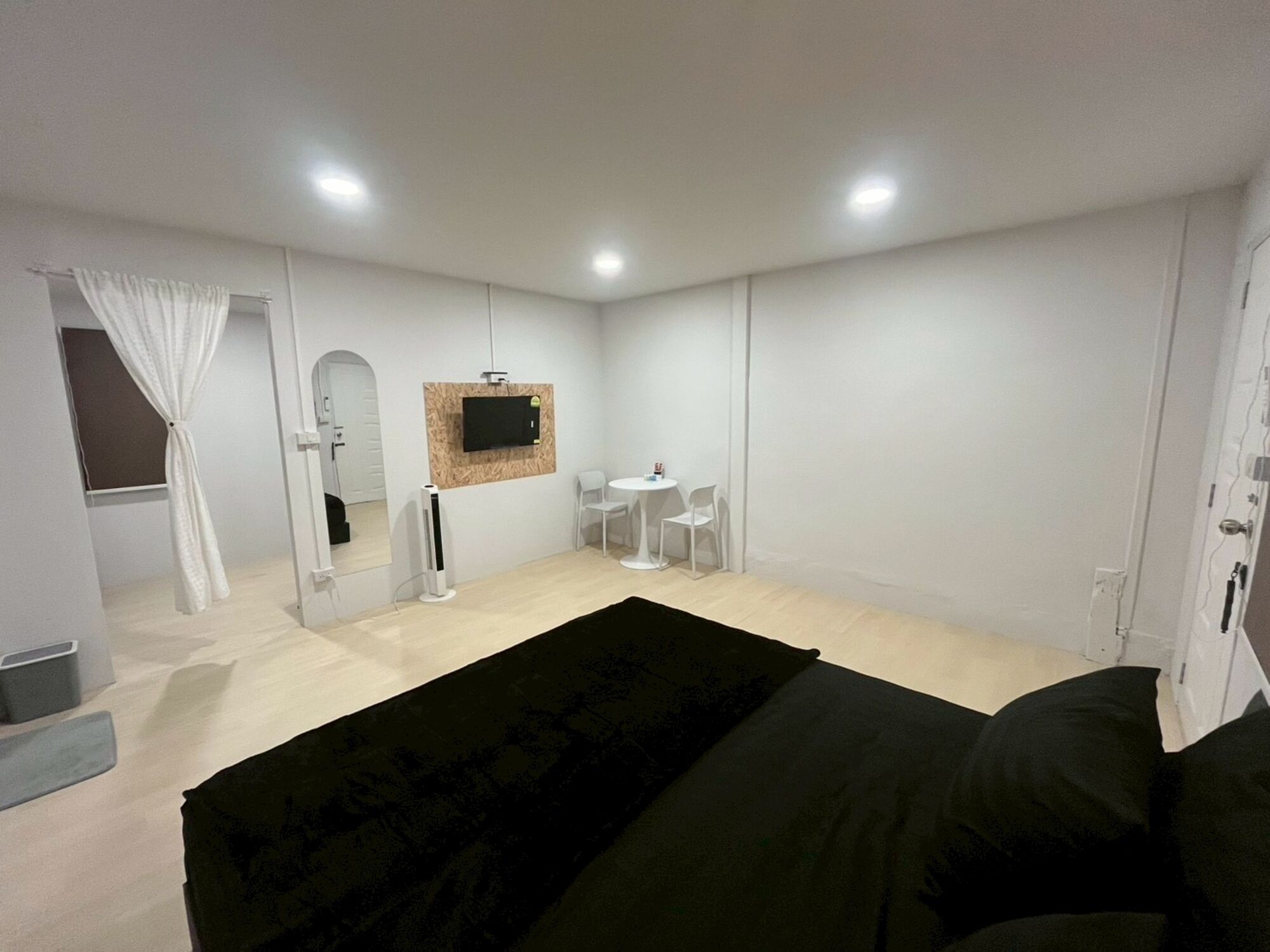 Chambre Standard, 1 très grand lit, vue ville | Wi-Fi gratuit