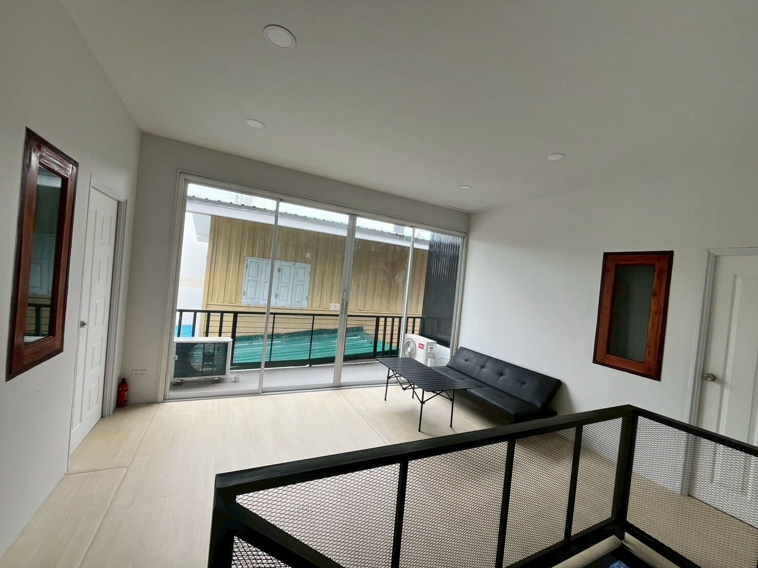 40-inch flat-screen TV with cable channels