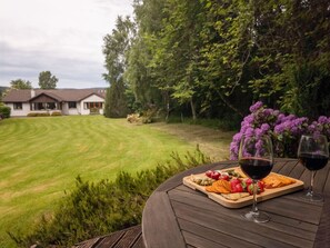 Outdoor dining - Innesbeg Wildlife & Walking Retreat in the Cairngorms (Insh)