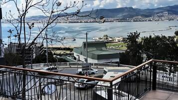 Room, 1 Bedroom, Smoking, Balcony | Property grounds