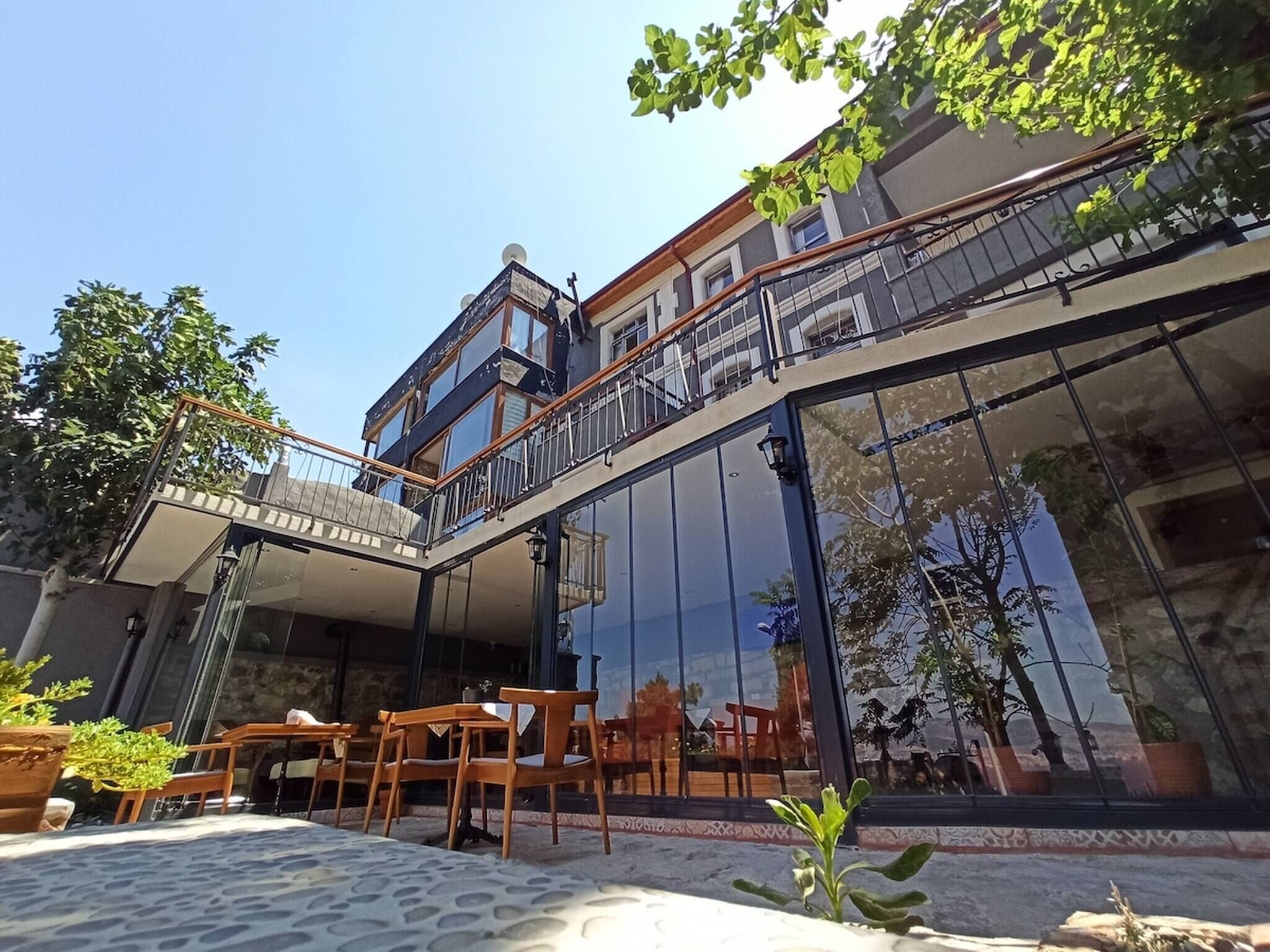 Room, 1 Bedroom, Smoking, Balcony | Tempat makan luar
