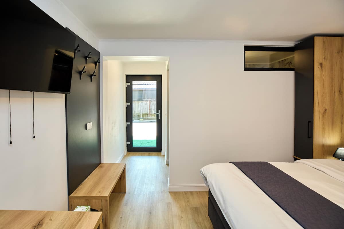 Egyptian cotton sheets, premium bedding, down duvets