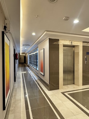 Ảnh chưa phân loại, 2 trong số 21 ảnh, nút