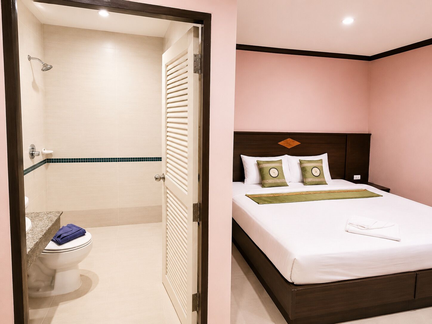 Quarto casal | Escrivaninha, espaço de trabalho para notebook, Wi-Fi de cortesia