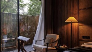 Luxury Double Room, Balcony, Courtyard View - Rong Unique Hotel-Banyan Lake Scenery (Guilin)