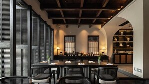 Dining - Rong Unique Hotel-Banyan Lake Scenery (Guilin)