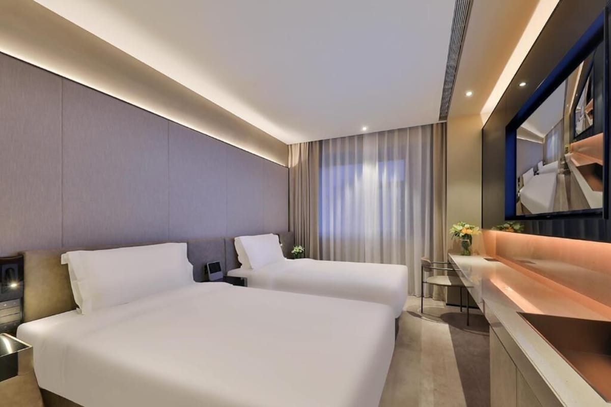 Standard-Zweibettzimmer | Daunenbettdecken, kostenlose Minibar, Schreibtisch