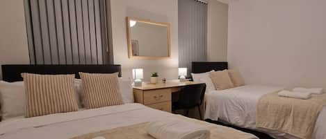 6 bedrooms, iron/ironing board, internet, bed sheets