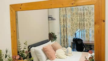 Iron/ironing board, internet, bed sheets