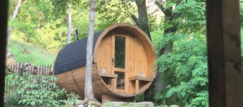 Quaint 2-bedroom chalet in enchanting Sub Piatră getaway