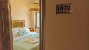 1 habitación, tabla de planchar con plancha, internet y ropa de cama 