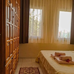 1 habitación, tabla de planchar con plancha, internet y ropa de cama 