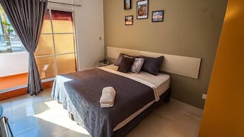 1 dormitorio, tabla de planchar con plancha, Internet y ropa de cama