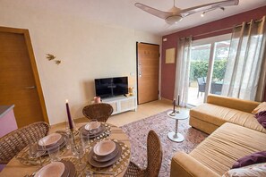 Living area - Vrbo Property (MC)