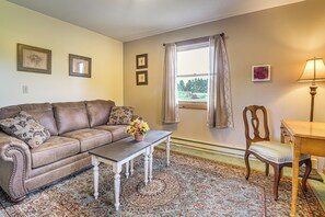 Living area - Fish, Swim & Hike! Bliss Cabin w/ Lake Access (Bliss)
