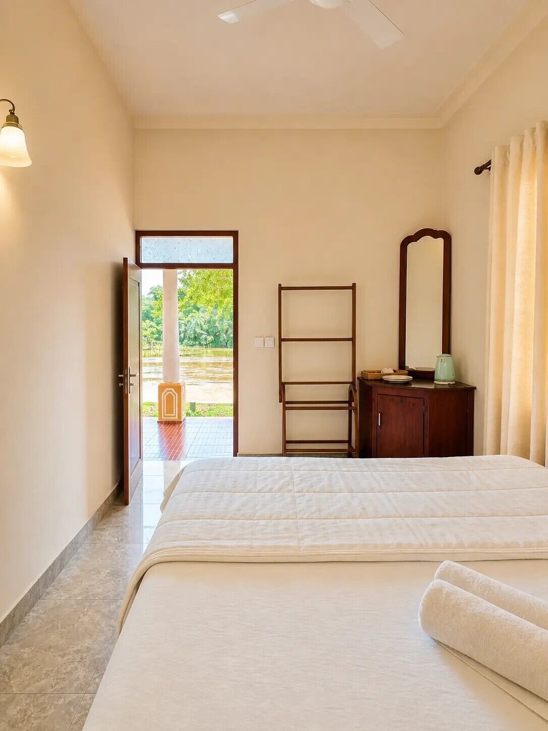 Romantische tweepersoonskamer, patio, uitzicht op rivier | Gratis wifi