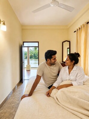Romantic Double Room, Patio, River View - Vegas Nature Retreat (Dankotuwa)
