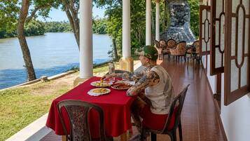 Tempat makan outdoor