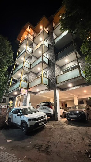 Unclassified image, 4 of 12, button - Hotel Rudra Grand (Manali)