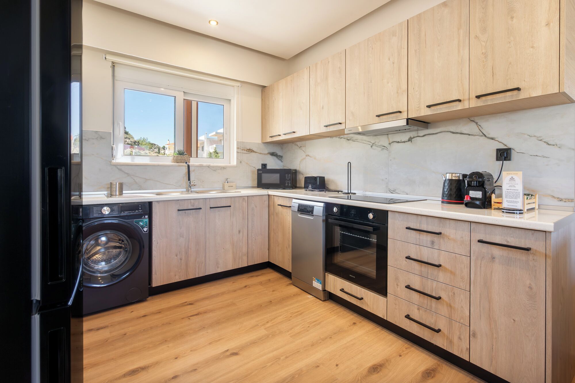 Coffee/tea maker, fridge, microwave, stovetop