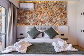 Room - Property title Adults-Only Sea View Suite with Private Rooftop Jacuzzi (Kalithies)