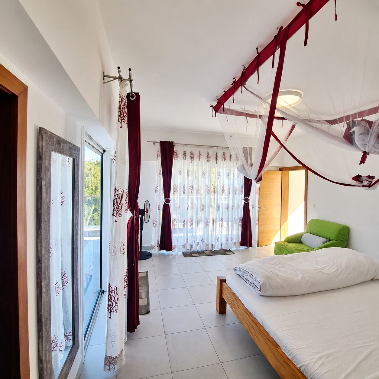 Iron/ironing board, WiFi, bed sheets