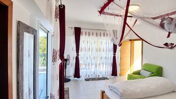 Iron/ironing board, WiFi, bed sheets