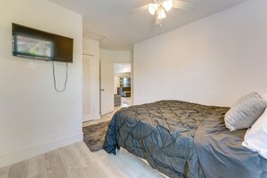 A bedroom with a bed, a television mounted on the wall, and a ceiling fan. - 3 Mi to Hollywood Beach! Canal-Front Haven w/ Dock (Hollywood)