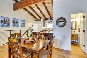 Dining - Lake Tahoe! Boating, Beach, Golf, Pool & Skiing (Incline Village)
