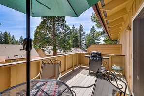 Outdoor dining - Lake Tahoe! Boating, Beach, Golf, Pool & Skiing (Incline Village)