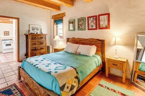 Room - Traditional Adobe Casita--comfortable and quiet (Taos)
