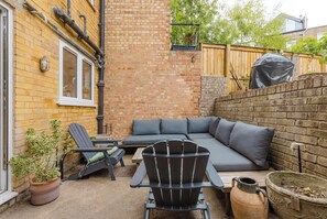 Terrace/patio - Farmhouse Chic Studio Flat with Private Garden (Greater London)