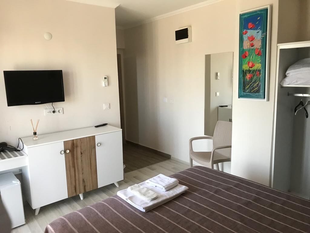 Desk, iron/ironing board, WiFi (free)