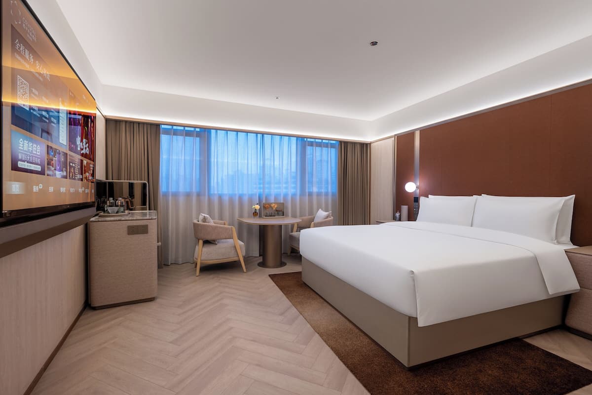 Quarto casal conforto, para não fumantes | Frigobar (abastecido com itens grátis), espaço de trabalho para notebook