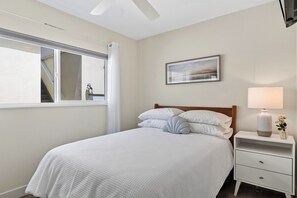 Room - Private Entry + Outdoor Space | Walk to Beach & Bay | Harborlight (Newport Beach)