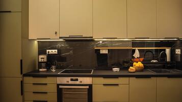 Apartment, City View | Private kitchen