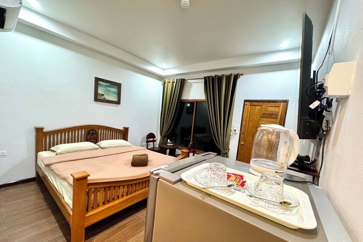 Chambre Standard, 1 très grand lit | Bureau, espace de travail pour ordinateurs portables